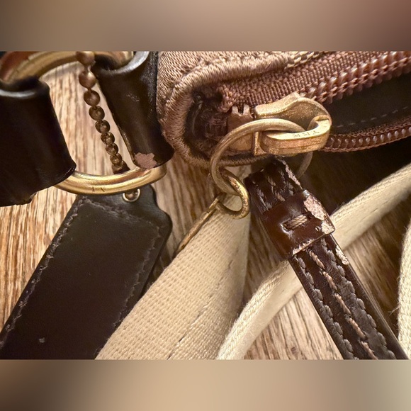 🤎 Coach Signature Swingpack Crossbody – Brown Monogram with Stripe - Picture 8 of 10